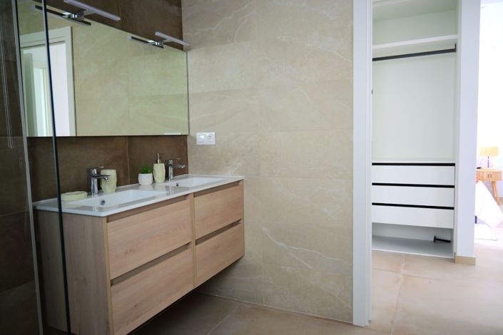 Image No.29-3 Bed Property for sale