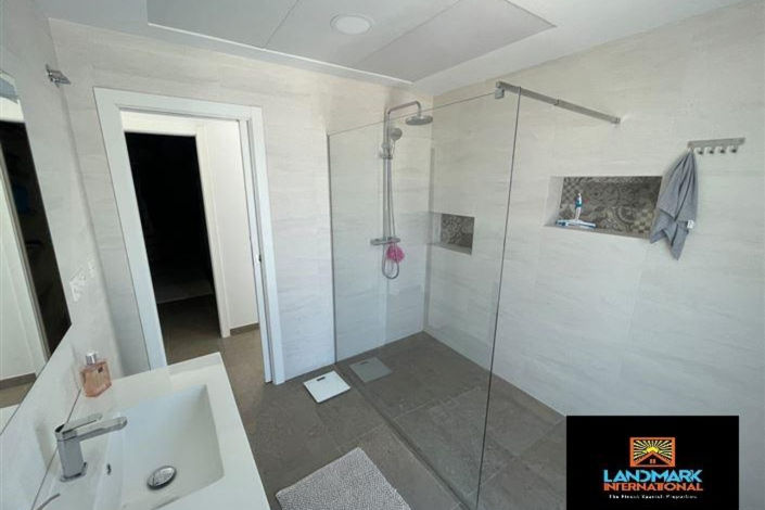 Image No.11-5 Bed Villa for sale