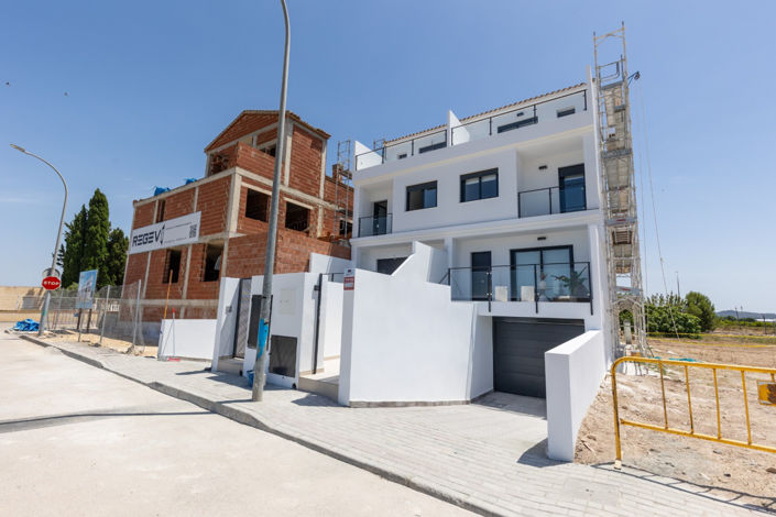 Image No.60-4 Bed Townhouse for sale