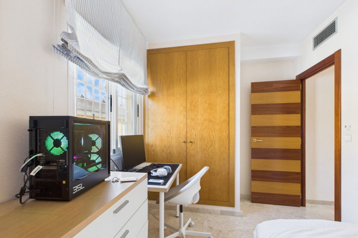 Image No.19-3 Bed Townhouse for sale