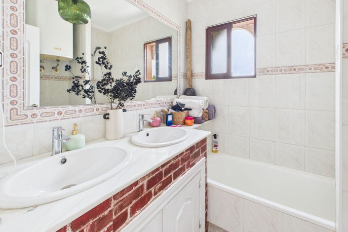 Image No.12-2 Bed Townhouse for sale