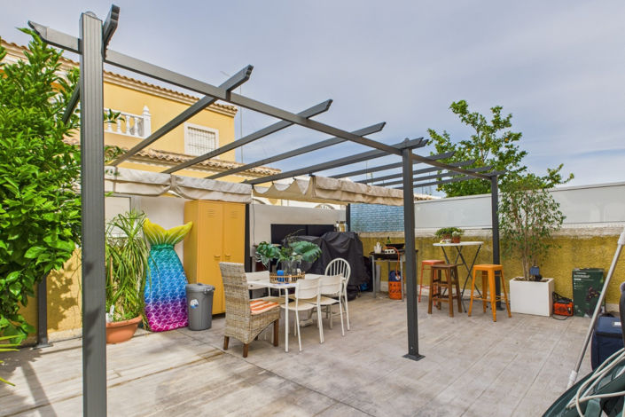 Image No.23-2 Bed Townhouse for sale