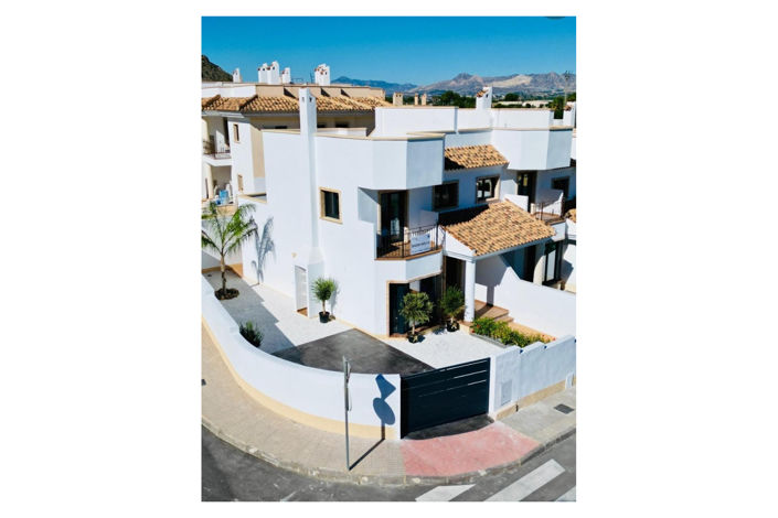 Image No.14-3 Bed Townhouse for sale