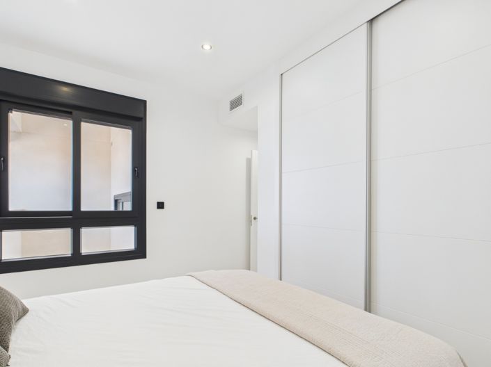 Image No.40-2 Bed Apartment for sale