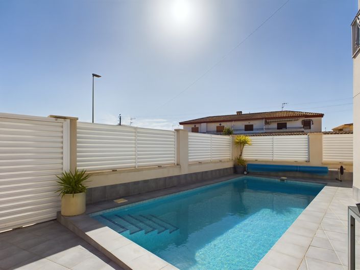 Image No.12-3 Bed Villa for sale