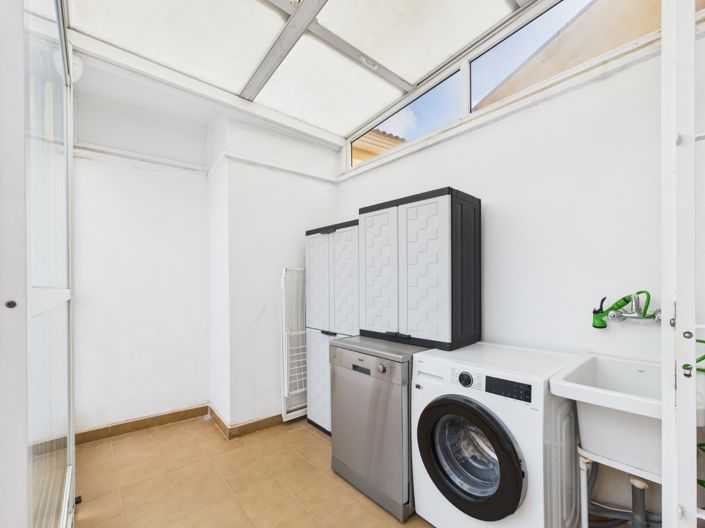 Image No.14-3 Bed Townhouse for sale