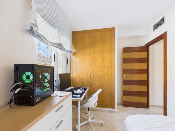 Image No.19-3 Bed Townhouse for sale