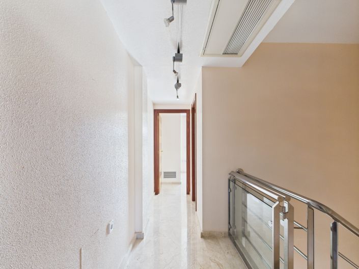 Image No.21-3 Bed Townhouse for sale