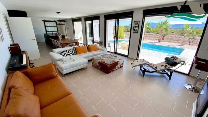 Image No.2-3 Bed Villa for sale
