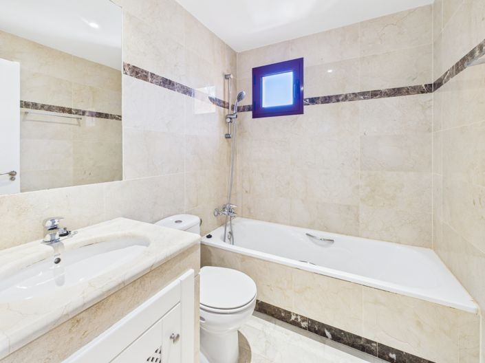 Image No.27-3 Bed Apartment for sale