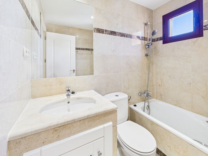 Image No.28-3 Bed Apartment for sale