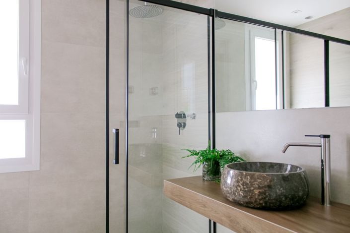 Image No.17-3 Bed Property for sale