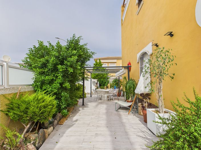 Image No.25-2 Bed Townhouse for sale