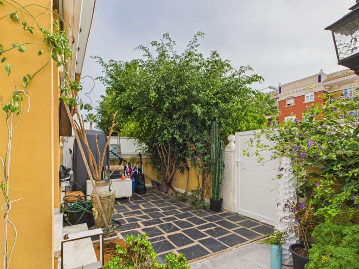 Image No.26-2 Bed Townhouse for sale