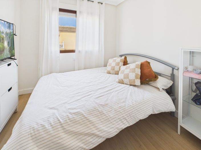 Image No.7-2 Bed Townhouse for sale