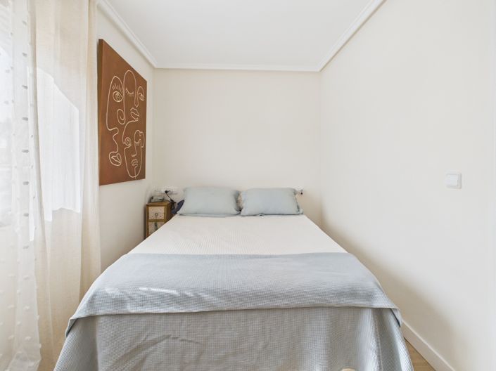 Image No.8-2 Bed Townhouse for sale