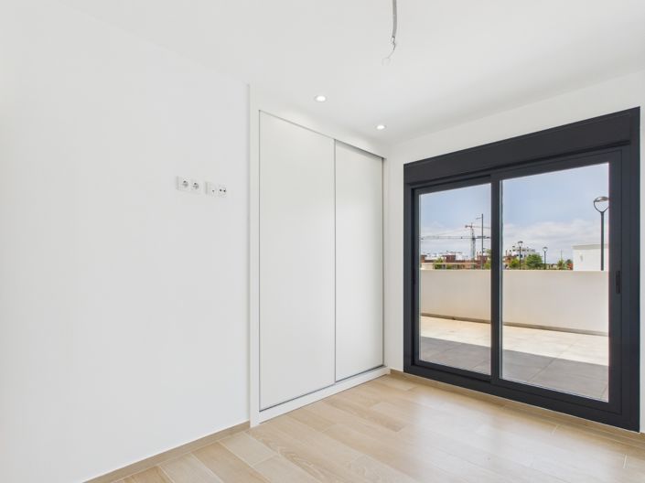 Image No.15-2 Bed Apartment for sale