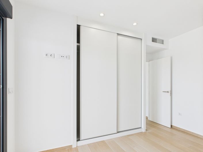 Image No.20-2 Bed Apartment for sale