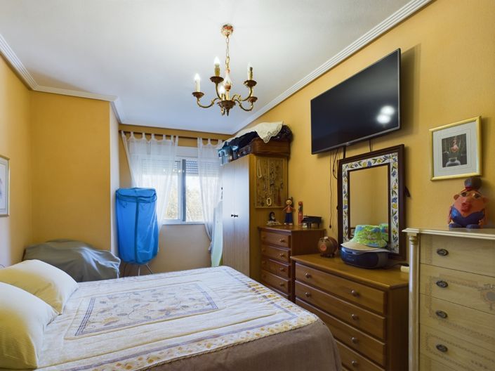 Image No.18-3 Bed Apartment for sale