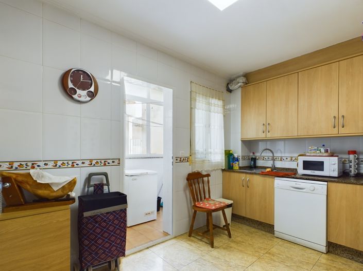 Image No.21-3 Bed Apartment for sale