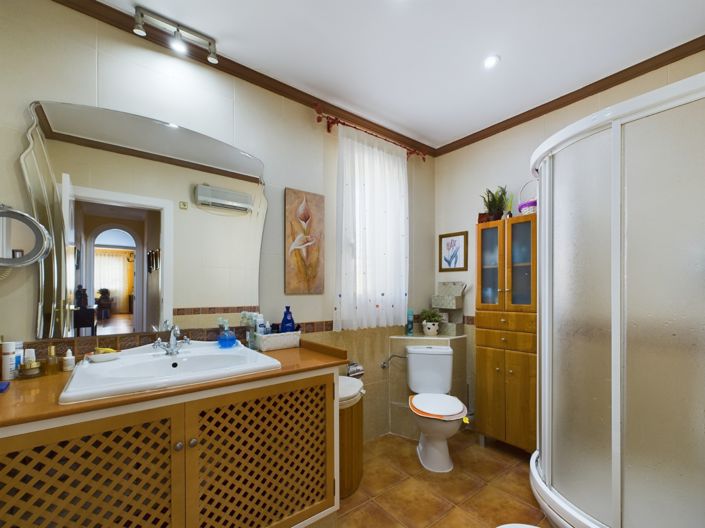 Image No.40-5 Bed Villa for sale