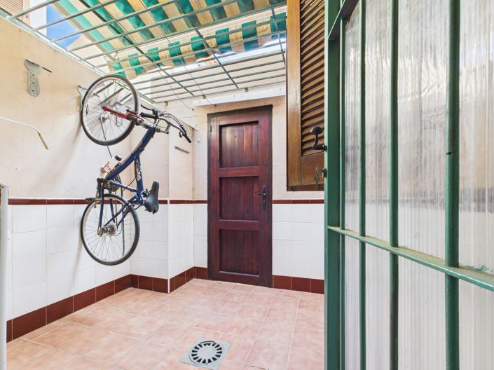 Image No.16-4 Bed Townhouse for sale