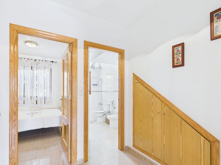 Image No.17-4 Bed Townhouse for sale