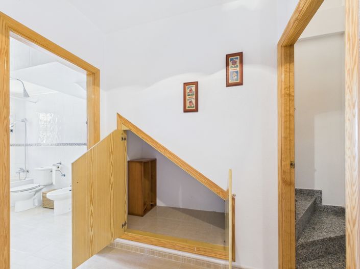 Image No.18-4 Bed Townhouse for sale