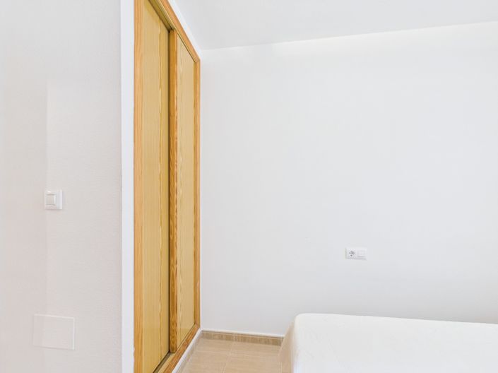 Image No.20-4 Bed Townhouse for sale