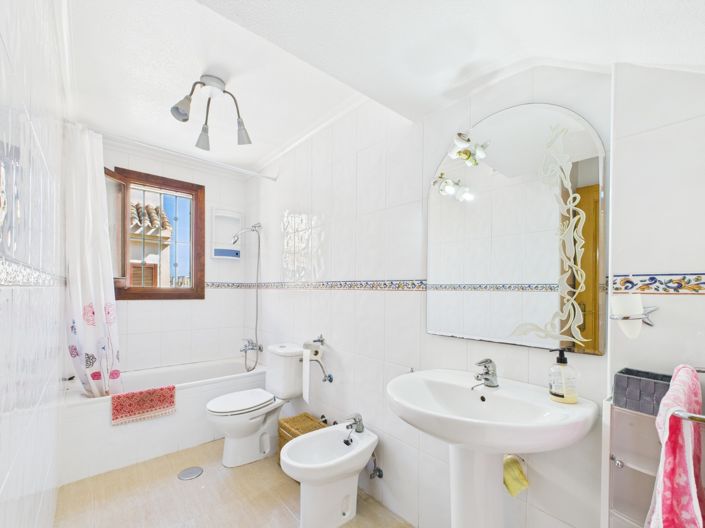 Image No.21-4 Bed Townhouse for sale