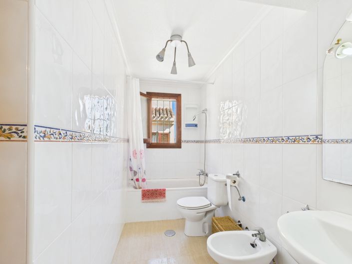 Image No.22-4 Bed Townhouse for sale