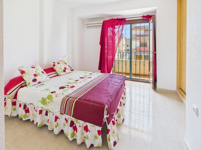 Image No.23-4 Bed Townhouse for sale