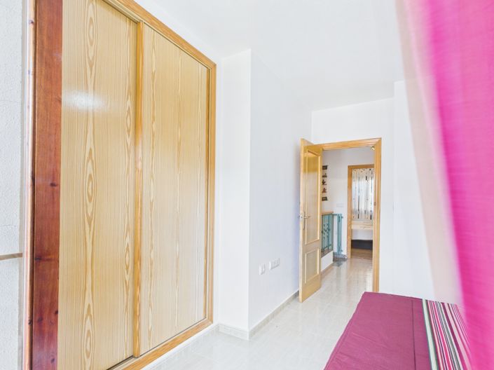 Image No.25-4 Bed Townhouse for sale