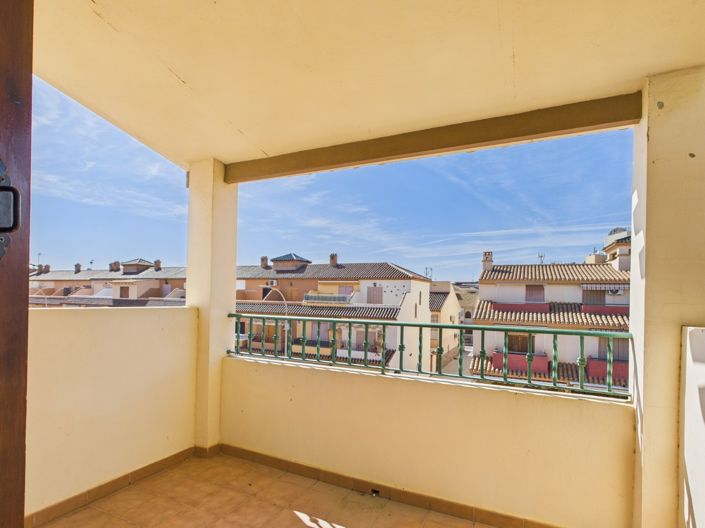 Image No.28-4 Bed Townhouse for sale