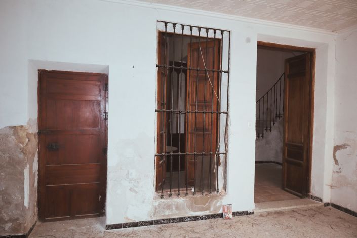 Image No.10-6 Bed Townhouse for sale