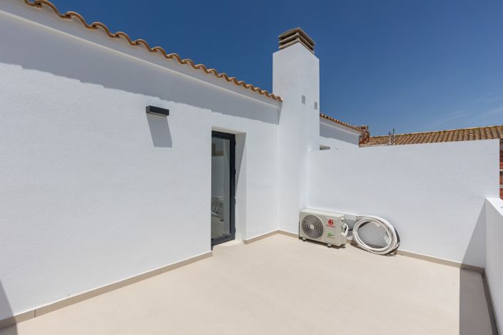 Image No.54-4 Bed Townhouse for sale