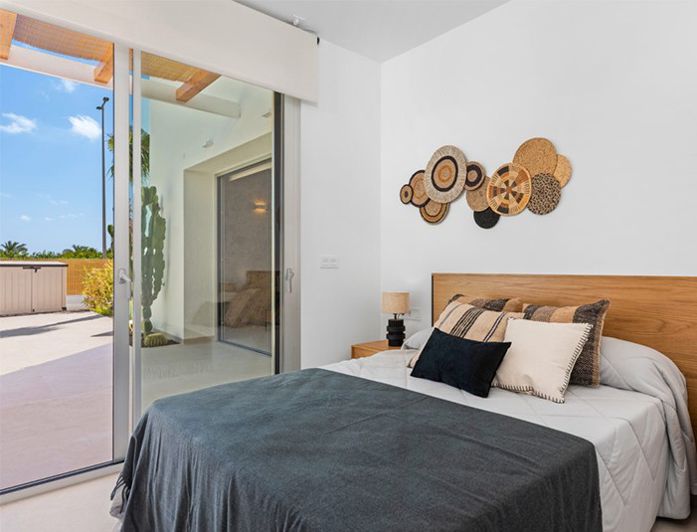 Image No.11-3 Bed Townhouse for sale