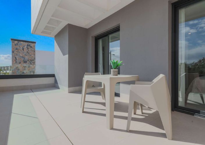 Image No.10-3 Bed Villa for sale