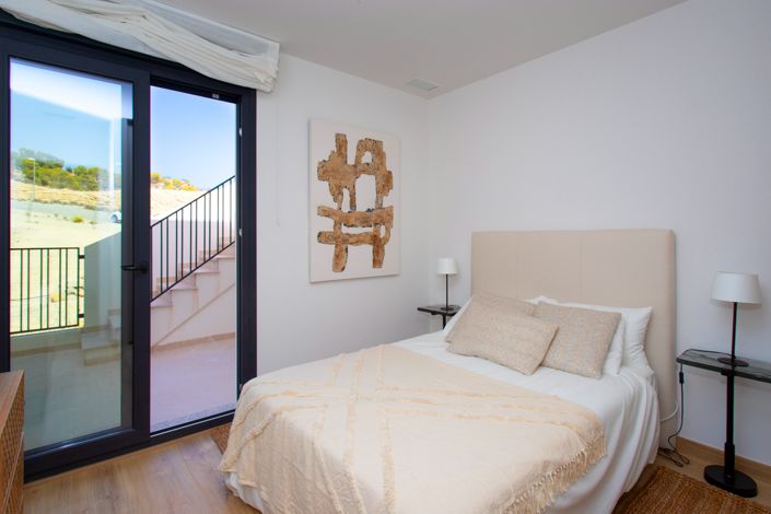 Image No.12-3 Bed Townhouse for sale