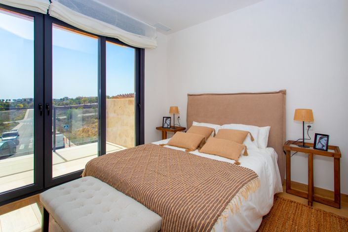 Image No.8-3 Bed Townhouse for sale