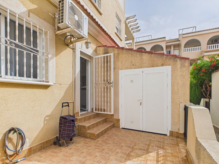 Image No.30-3 Bed Townhouse for sale