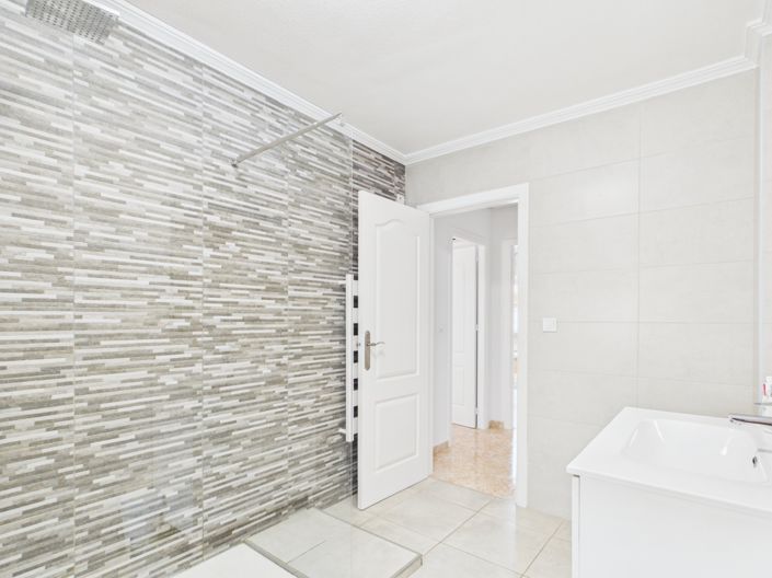 Image No.40-3 Bed Townhouse for sale