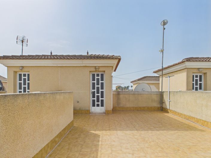Image No.55-3 Bed Townhouse for sale