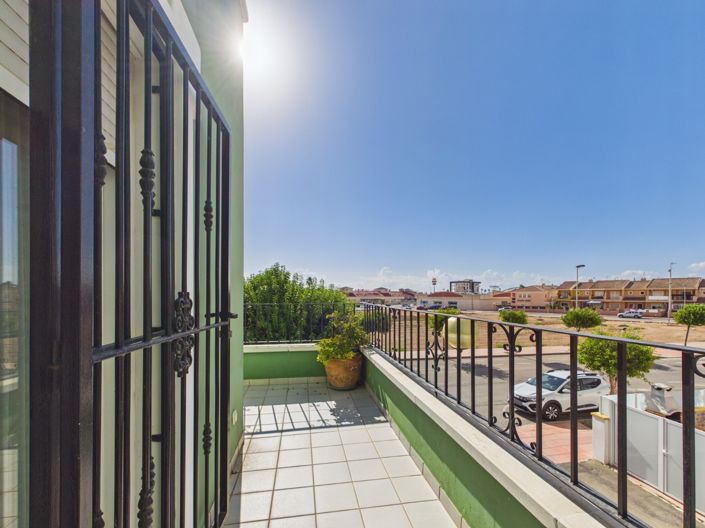 Image No.25-3 Bed Townhouse for sale