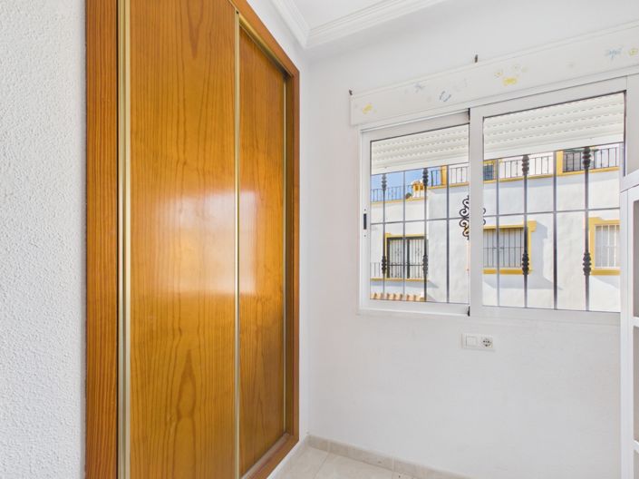 Image No.29-3 Bed Townhouse for sale
