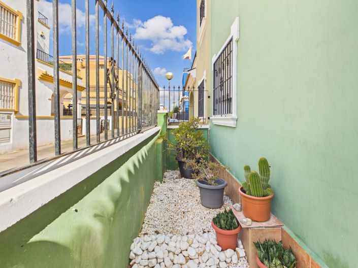 Image No.30-3 Bed Townhouse for sale
