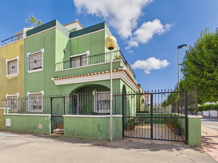 Image No.31-3 Bed Townhouse for sale