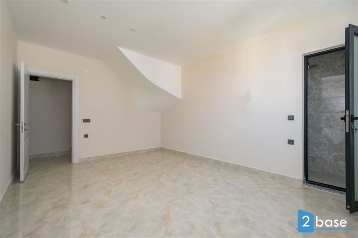 Image No.25-2 Bed Apartment for sale