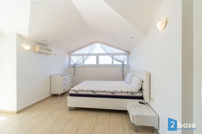 Image No.24-3 Bed Penthouse for sale