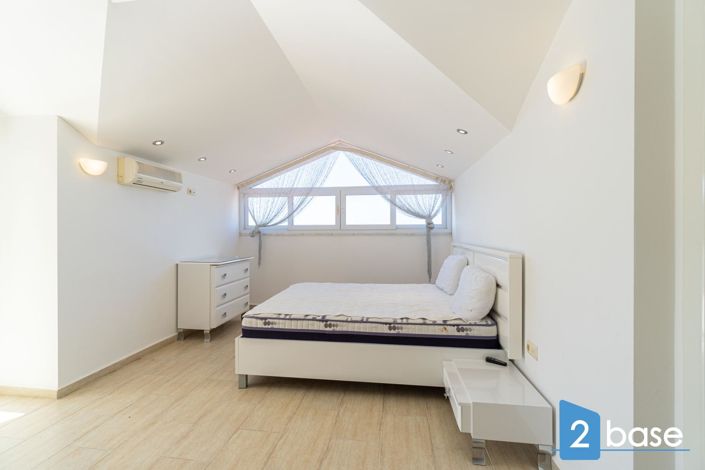 Image No.25-3 Bed Penthouse for sale